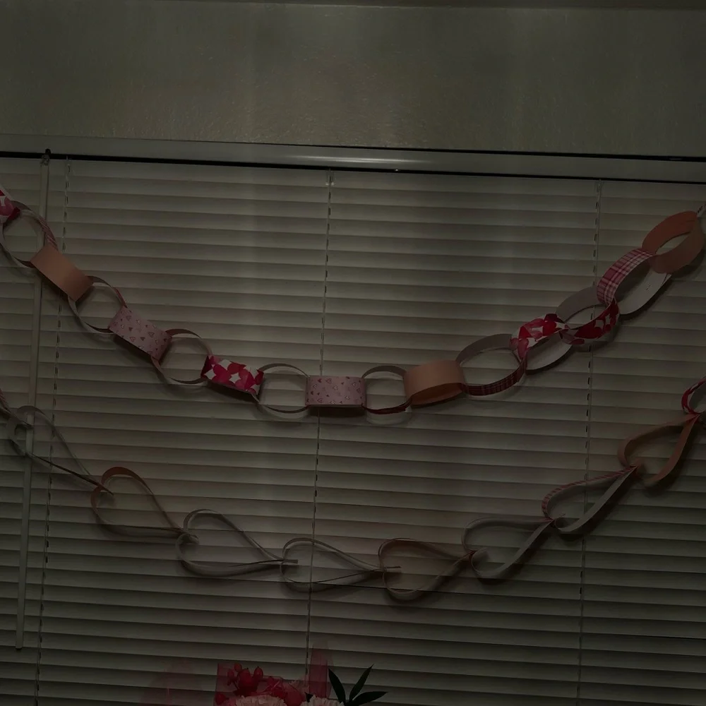 Valentine’s Day Pink and White Paper Chain Garland
